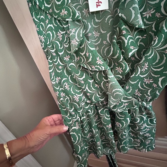 Pretty green faux wrap blouse - Picture 2 of 4